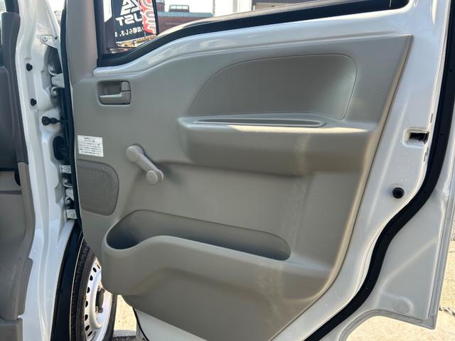 ＮＶ１００クリッパーバン ＤＸ　令和２年式・走行距離２５０００ｋｍ・ルーフキャリア・７インチナビゲーション・Ｂｌｕｅｔｏｏｔｈ・ラジオ・ＡＭ・ＦＭ・マニュアルエアコン・マニュアルヒーター・集中ドアロックキット・フルフラット（27枚目）