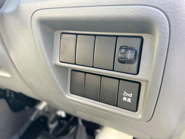 ＮＶ１００クリッパーバン ＤＸ　令和２年式・走行距離２５０００ｋｍ・ルーフキャリア・７インチナビゲーション・Ｂｌｕｅｔｏｏｔｈ・ラジオ・ＡＭ・ＦＭ・マニュアルエアコン・マニュアルヒーター・集中ドアロックキット・フルフラット（28枚目）