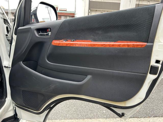 ハイエースバン ロングスーパーＧＬ　カスタムカー・２０１９年式・２３５００ｋｍ・モデリスタエアロ・ＬＥＤ・バッドパネル・ワークホイール・新品・７インチナビゲーション・フルセグＴＶ・ＥＴＣ・バックカメラ・ベッドキット・車中泊・コーティング（26枚目）