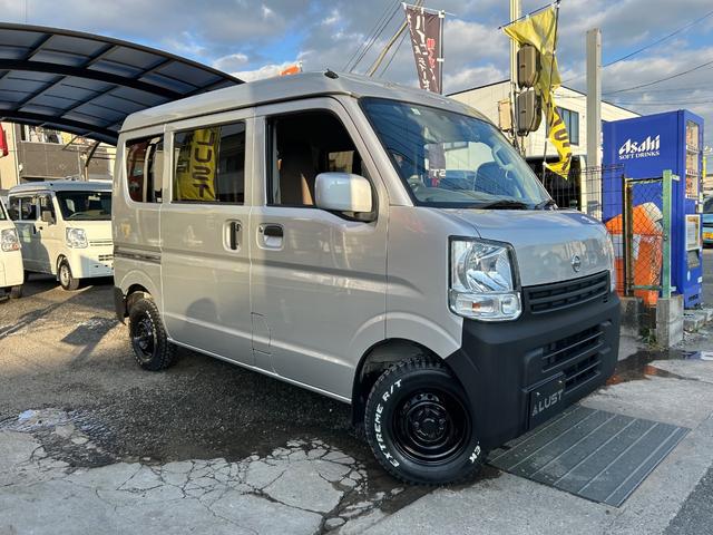 ＮＶ１００クリッパーバン ＤＸ　ＧＬセーフティパッケージ　令和２年式・走行距離８０００ｋｍ・カスタムカー・マットブラック塗装・７インチナビゲーション・Ｂｌｕｅｔｏｏｔｈ・ドライブレコーダー・キーレスエントリー・パワーウィンドウ・電動格納式ミラー・１年保証（3枚目）