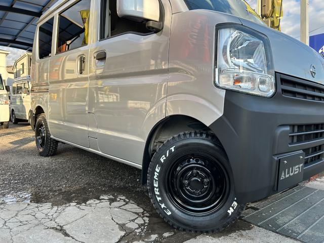 ＮＶ１００クリッパーバン ＤＸ　ＧＬセーフティパッケージ　令和２年式・走行距離８０００ｋｍ・カスタムカー・マットブラック塗装・７インチナビゲーション・Ｂｌｕｅｔｏｏｔｈ・ドライブレコーダー・キーレスエントリー・パワーウィンドウ・電動格納式ミラー・１年保証（11枚目）