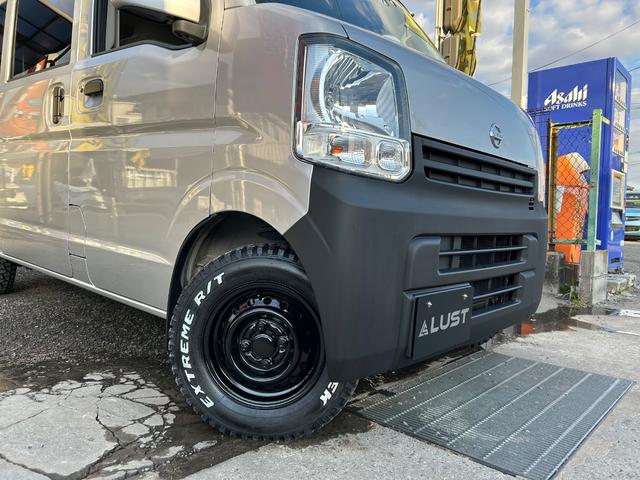 ＮＶ１００クリッパーバン ＤＸ　ＧＬセーフティパッケージ　令和２年式・走行距離８０００ｋｍ・カスタムカー・マットブラック塗装・７インチナビゲーション・Ｂｌｕｅｔｏｏｔｈ・ドライブレコーダー・キーレスエントリー・パワーウィンドウ・電動格納式ミラー・１年保証（13枚目）