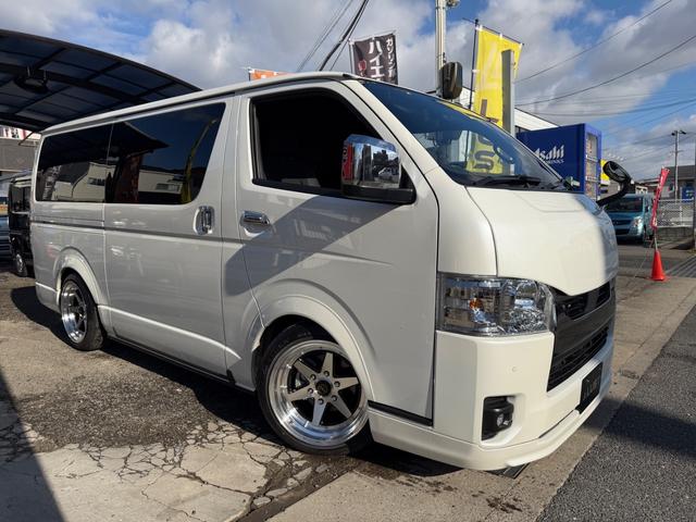 ハイエースバン スーパーＧＬ　ダークプライムＩＩ　カスタムカー・１０インチフローティングナビ・フルセグＴＶ・Ｂｌｕｅｔｏｏｔｈ・ＥＴＣ・ＥＳＳＥＸバッドパネル・フロントスポイラー・オーバーフェンダー・ローダウン・ホイール・タイヤ・車中泊ベッドキット（5枚目）