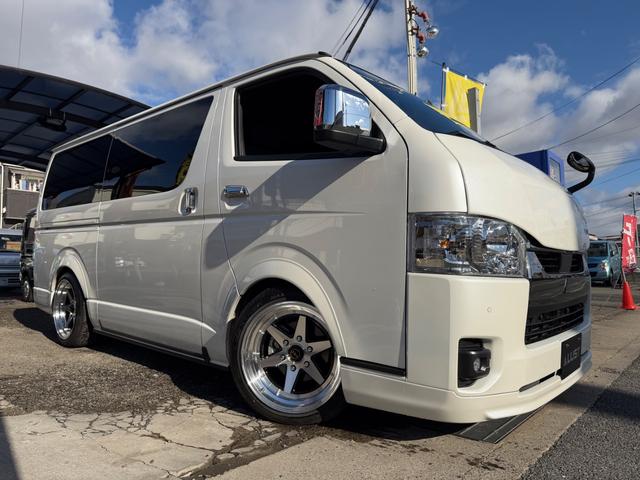 ハイエースバン スーパーＧＬ　ダークプライムＩＩ　カスタムカー・１０インチフローティングナビ・フルセグＴＶ・Ｂｌｕｅｔｏｏｔｈ・ＥＴＣ・ＥＳＳＥＸバッドパネル・フロントスポイラー・オーバーフェンダー・ローダウン・ホイール・タイヤ・車中泊ベッドキット（7枚目）
