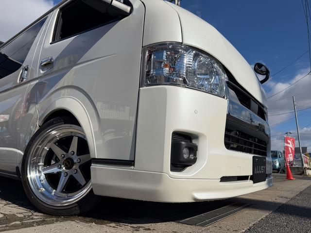 ハイエースバン スーパーＧＬ　ダークプライムＩＩ　カスタムカー・１０インチフローティングナビ・フルセグＴＶ・Ｂｌｕｅｔｏｏｔｈ・ＥＴＣ・ＥＳＳＥＸバッドパネル・フロントスポイラー・オーバーフェンダー・ローダウン・ホイール・タイヤ・車中泊ベッドキット（21枚目）