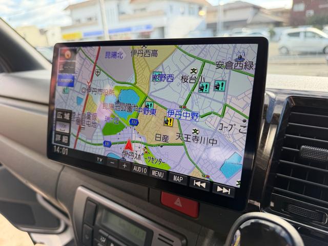 ハイエースバン スーパーＧＬ　ダークプライムＩＩ　カスタムカー・１０インチフローティングナビ・フルセグＴＶ・Ｂｌｕｅｔｏｏｔｈ・ＥＴＣ・ＥＳＳＥＸバッドパネル・フロントスポイラー・オーバーフェンダー・ローダウン・ホイール・タイヤ・車中泊ベッドキット（35枚目）