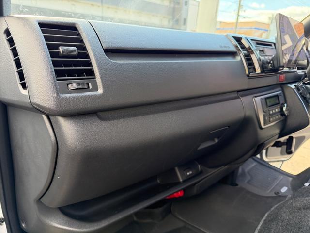 ハイエースバン スーパーＧＬ　ダークプライムＩＩ　カスタムカー・１０インチフローティングナビ・フルセグＴＶ・Ｂｌｕｅｔｏｏｔｈ・ＥＴＣ・ＥＳＳＥＸバッドパネル・フロントスポイラー・オーバーフェンダー・ローダウン・ホイール・タイヤ・車中泊ベッドキット（41枚目）