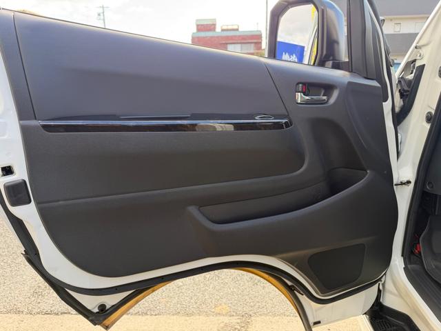 ハイエースバン スーパーＧＬ　ダークプライムＩＩ　カスタムカー・１０インチフローティングナビ・フルセグＴＶ・Ｂｌｕｅｔｏｏｔｈ・ＥＴＣ・ＥＳＳＥＸバッドパネル・フロントスポイラー・オーバーフェンダー・ローダウン・ホイール・タイヤ・車中泊ベッドキット（42枚目）