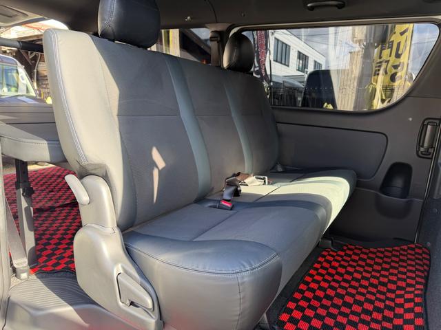 ハイエースバン スーパーＧＬ　ダークプライムＩＩ　カスタムカー・１０インチフローティングナビ・フルセグＴＶ・Ｂｌｕｅｔｏｏｔｈ・ＥＴＣ・ＥＳＳＥＸバッドパネル・フロントスポイラー・オーバーフェンダー・ローダウン・ホイール・タイヤ・車中泊ベッドキット（47枚目）