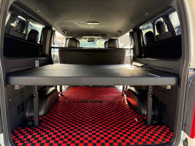 ハイエースバン スーパーＧＬ　ダークプライムＩＩ　カスタムカー・１０インチフローティングナビ・フルセグＴＶ・Ｂｌｕｅｔｏｏｔｈ・ＥＴＣ・ＥＳＳＥＸバッドパネル・フロントスポイラー・オーバーフェンダー・ローダウン・ホイール・タイヤ・車中泊ベッドキット（48枚目）
