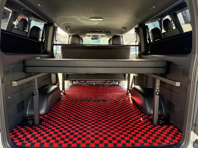 ハイエースバン スーパーＧＬ　ダークプライムＩＩ　カスタムカー・１０インチフローティングナビ・フルセグＴＶ・Ｂｌｕｅｔｏｏｔｈ・ＥＴＣ・ＥＳＳＥＸバッドパネル・フロントスポイラー・オーバーフェンダー・ローダウン・ホイール・タイヤ・車中泊ベッドキット（49枚目）