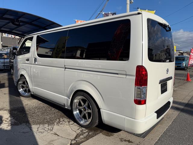 ハイエースバン スーパーＧＬ　ダークプライムＩＩ　カスタムカー・１０インチフローティングナビ・フルセグＴＶ・Ｂｌｕｅｔｏｏｔｈ・ＥＴＣ・ＥＳＳＥＸバッドパネル・フロントスポイラー・オーバーフェンダー・ローダウン・ホイール・タイヤ・車中泊ベッドキット（62枚目）