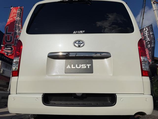 ハイエースバン スーパーＧＬ　ダークプライムＩＩ　カスタムカー・１０インチフローティングナビ・フルセグＴＶ・Ｂｌｕｅｔｏｏｔｈ・ＥＴＣ・ＥＳＳＥＸバッドパネル・フロントスポイラー・オーバーフェンダー・ローダウン・ホイール・タイヤ・車中泊ベッドキット（65枚目）