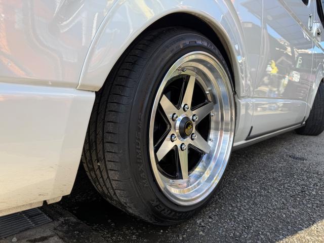ハイエースバン スーパーＧＬ　ダークプライムＩＩ　カスタムカー・１０インチフローティングナビ・フルセグＴＶ・Ｂｌｕｅｔｏｏｔｈ・ＥＴＣ・ＥＳＳＥＸバッドパネル・フロントスポイラー・オーバーフェンダー・ローダウン・ホイール・タイヤ・車中泊ベッドキット（72枚目）