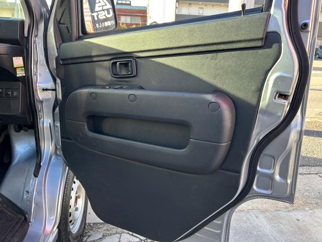 ハイゼットカーゴ ＤＸ　ＳＡＩＩＩ　令和２年式・走行距離９００００ｋｍ・キーレス・パワーウィンドウ・オーバーヘッドシェルフ・パワステ・エアバック・マニュアルエアコン・マニュアルヒーター・ＬＥＤヘッドライト・１カ月無償保証・１０００ｋｍ（21枚目）