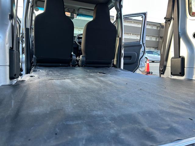 ハイゼットカーゴ ＤＸ　ＳＡＩＩＩ　令和２年式・走行距離９００００ｋｍ・キーレス・パワーウィンドウ・オーバーヘッドシェルフ・パワステ・エアバック・マニュアルエアコン・マニュアルヒーター・ＬＥＤヘッドライト・１カ月無償保証・１０００ｋｍ（40枚目）