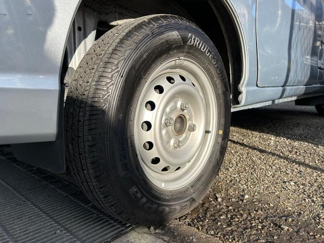 ハイゼットカーゴ ＤＸ　ＳＡＩＩＩ　令和２年式・走行距離９００００ｋｍ・キーレス・パワーウィンドウ・オーバーヘッドシェルフ・パワステ・エアバック・マニュアルエアコン・マニュアルヒーター・ＬＥＤヘッドライト・１カ月無償保証・１０００ｋｍ（63枚目）