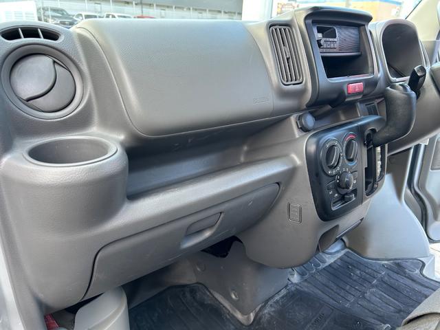 ＮＶ１００クリッパーバン ＤＸ　セーフティパッケージ　令和２年式・走行距離６４０００ＫＭ・事業登録可・ハイルーフ・パワステ・マニュアルエアコン・クーラー・助手席エアバック・純正ラジオ・ＡＭ・ＦＭ・５ＡＧＳ車・両側スライドドア・１カ月無償保証・１０００Ｋｍ（32枚目）
