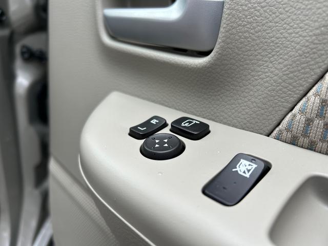 エブリイワゴン ＰＺターボスペシャル　カスタムカー・車高調・ホイール・エアロ・７インチナビゲーション・Ｂｌｕｅｔｏｏｔｈ・ＣＤ・ＤＶＤ・ラジオ・シートカバー・両側パワースライドドア・ＬＥＤ・オートステップ・オーバーヘッドシェルフ・ヒーター（27枚目）