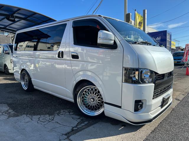 ハイエースバン スーパーGL ダークプライムII カスタムカー・アルパイン11インチナビゲーション・12.8インチフリップダウンモニター・ESSEXバッドパネル・ファブレスホイール・ローダウン・エアロ・ゴルゴセキュリティー・高音質スピーカー(3枚目)