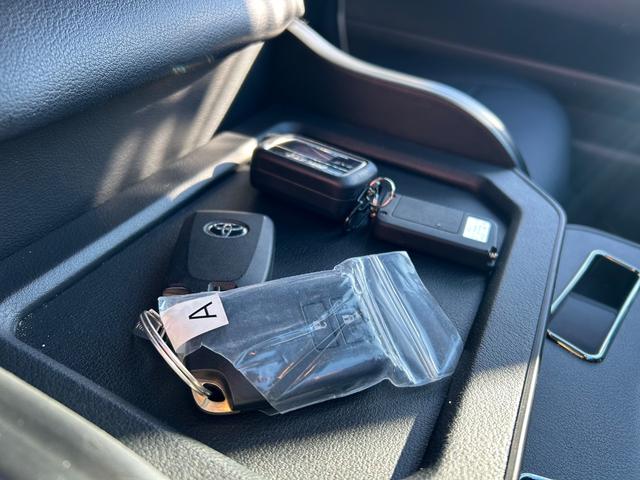 ハイエースバン スーパーGL ダークプライムII カスタムカー・アルパイン11インチナビゲーション・12.8インチフリップダウンモニター・ESSEXバッドパネル・ファブレスホイール・ローダウン・エアロ・ゴルゴセキュリティー・高音質スピーカー(61枚目)