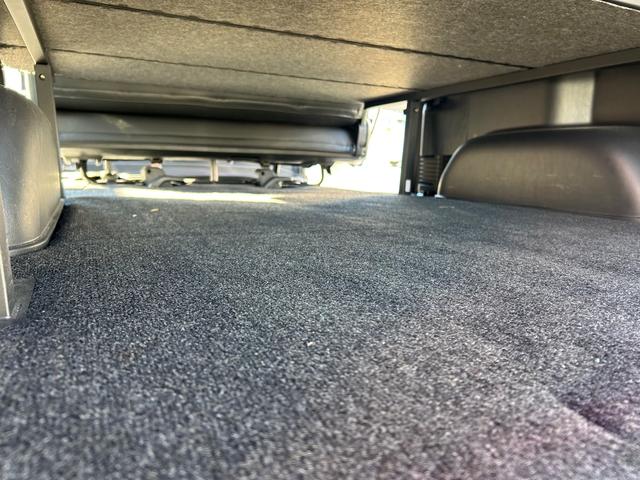 ハイエースバン スーパーGL ダークプライムII カスタムカー・アルパイン11インチナビゲーション・12.8インチフリップダウンモニター・ESSEXバッドパネル・ファブレスホイール・ローダウン・エアロ・ゴルゴセキュリティー・高音質スピーカー(68枚目)