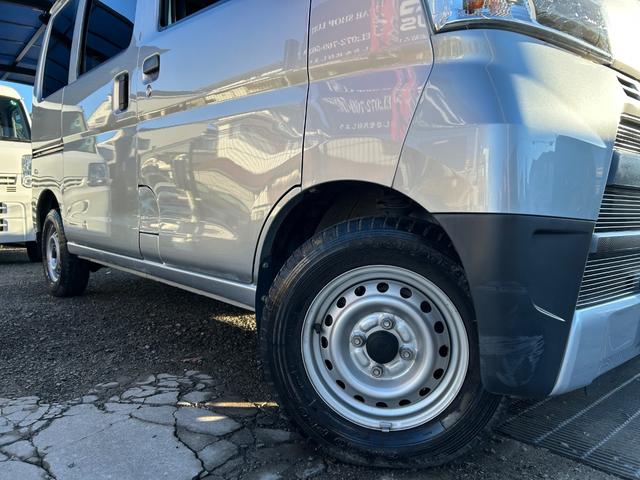 ハイゼットカーゴ ＤＸ　ＳＡＩＩＩ　令和２年式・走行距離９５０００ｋｍ・ルーフキャリア・ＬＥＤヘッドライト・キーレス・パワーウィンドウ・オーバーヘッドシェルフ・パワステ・エアバック・マニュアルエアコン・マニュアルヒーター・１カ月無償保証（23枚目）