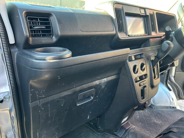 ハイゼットカーゴ ＤＸ　ＳＡＩＩＩ　令和２年式・走行距離９５０００ｋｍ・ルーフキャリア・ＬＥＤヘッドライト・キーレス・パワーウィンドウ・オーバーヘッドシェルフ・パワステ・エアバック・マニュアルエアコン・マニュアルヒーター・１カ月無償保証（39枚目）