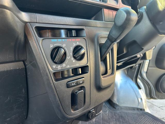 ハイゼットカーゴ ＤＸ　ＳＡＩＩＩ　令和２年式・走行距離９５０００ｋｍ・ルーフキャリア・ＬＥＤヘッドライト・キーレス・パワーウィンドウ・オーバーヘッドシェルフ・パワステ・エアバック・マニュアルエアコン・マニュアルヒーター・１カ月無償保証（40枚目）