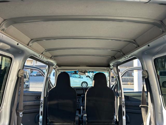 ハイゼットカーゴ ＤＸ　ＳＡＩＩＩ　令和２年式・走行距離９５０００ｋｍ・ルーフキャリア・ＬＥＤヘッドライト・キーレス・パワーウィンドウ・オーバーヘッドシェルフ・パワステ・エアバック・マニュアルエアコン・マニュアルヒーター・１カ月無償保証（47枚目）
