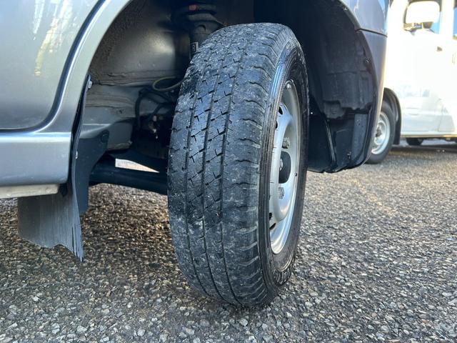 ハイゼットカーゴ ＤＸ　ＳＡＩＩＩ　令和２年式・走行距離９５０００ｋｍ・ルーフキャリア・ＬＥＤヘッドライト・キーレス・パワーウィンドウ・オーバーヘッドシェルフ・パワステ・エアバック・マニュアルエアコン・マニュアルヒーター・１カ月無償保証（60枚目）