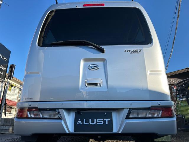 ハイゼットカーゴ ＤＸ　ＳＡＩＩＩ　令和２年式・走行距離９５０００ｋｍ・ルーフキャリア・ＬＥＤヘッドライト・キーレス・パワーウィンドウ・オーバーヘッドシェルフ・パワステ・エアバック・マニュアルエアコン・マニュアルヒーター・１カ月無償保証（63枚目）