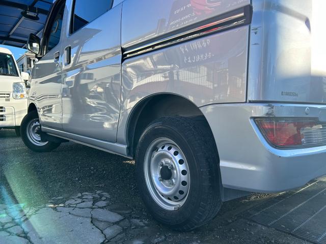 ハイゼットカーゴ ＤＸ　ＳＡＩＩＩ　令和２年式・走行距離９５０００ｋｍ・ルーフキャリア・ＬＥＤヘッドライト・キーレス・パワーウィンドウ・オーバーヘッドシェルフ・パワステ・エアバック・マニュアルエアコン・マニュアルヒーター・１カ月無償保証（72枚目）