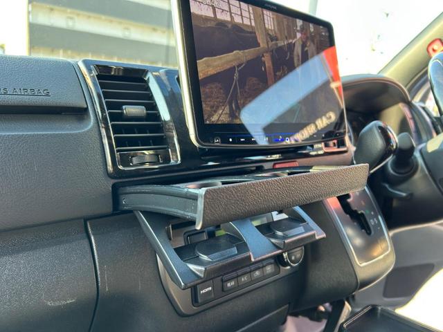 ハイエースバン スーパーＧＬ　ダークプライムＩＩ　カスタムカー・アルパイン１１インチＢＩＧ　Ｘナビ・リアモニター・天井スピーカー・高音質・バッドパネル・モデリスタエアロ・新品ホイール・タイヤ・ローダウン・車中泊ベッドキット・１２カ月無償保証（42枚目）