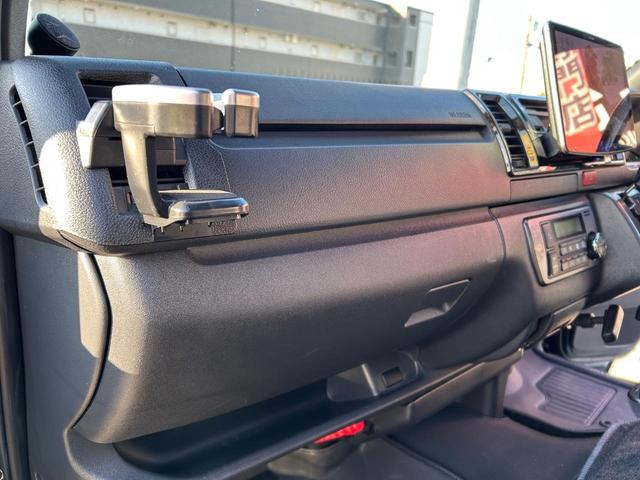 ハイエースバン スーパーＧＬ　ダークプライムＩＩ　カスタムカー・アルパイン１１インチＢＩＧ　Ｘナビ・リアモニター・天井スピーカー・高音質・バッドパネル・モデリスタエアロ・新品ホイール・タイヤ・ローダウン・車中泊ベッドキット・１２カ月無償保証（43枚目）