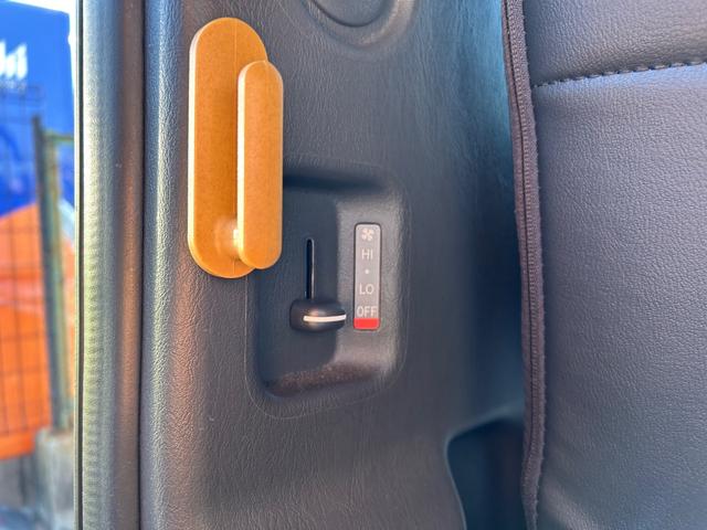 ハイエースバン スーパーＧＬ　ダークプライムＩＩ　カスタムカー・アルパイン１１インチＢＩＧ　Ｘナビ・リアモニター・天井スピーカー・高音質・バッドパネル・モデリスタエアロ・新品ホイール・タイヤ・ローダウン・車中泊ベッドキット・１２カ月無償保証（65枚目）