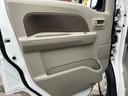 【助手席側ドア】オートパワーウインドウ付き☆運転中に楽な肘沖なども付いており快適に運転でき、快適なドライブを楽しめちゃいます☆