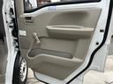 【運転席側ドア】運転中に楽な肘沖なども付いており快適に運転でき、快適なドライブを楽しめちゃいます☆