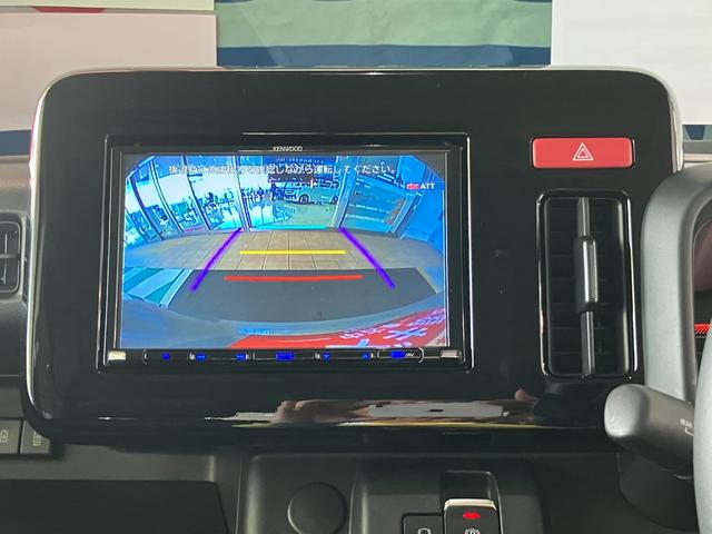 �ԗ���ގ��Ɍ���̈��S�m�F���i�r�̉�ʂŉ\�ȃo�b�N�J�����𑕒��I