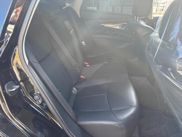 フーガ 250GT 雹害車 1年保証 法定整備付き 黒本革シート シートクーラー シートヒーター フルセグTV ナビ ETC スマートキー(4枚目)