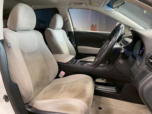 運転席も広々としており運転しやすい環境を実現しています☆室内クリーニングも実施済みです。