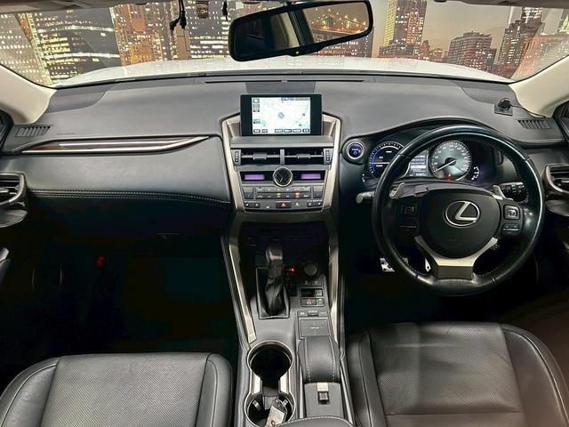 ＮＸ ＮＸ３００ｈ　バージョンＬ　（禁煙車）（黒本革シート）（純正ナビ）（レーダークルーズ）（シートヒーター＆エアコン）（ステアリングヒーター）（サイド＆バックカメラ）（シートメモリー）（ＥＴＣ）（フルセグ）（純正１８インチＡＷ）（5枚目）