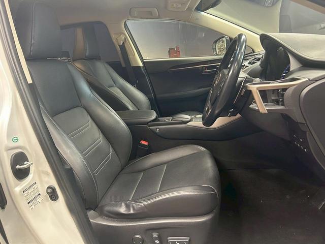 ＮＸ ＮＸ３００ｈ　バージョンＬ　（禁煙車）（黒本革シート）（純正ナビ）（レーダークルーズ）（シートヒーター＆エアコン）（ステアリングヒーター）（サイド＆バックカメラ）（シートメモリー）（ＥＴＣ）（フルセグ）（純正１８インチＡＷ）（22枚目）
