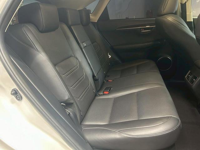 ＮＸ ＮＸ３００ｈ　バージョンＬ　（禁煙車）（黒本革シート）（純正ナビ）（レーダークルーズ）（シートヒーター＆エアコン）（ステアリングヒーター）（サイド＆バックカメラ）（シートメモリー）（ＥＴＣ）（フルセグ）（純正１８インチＡＷ）（23枚目）