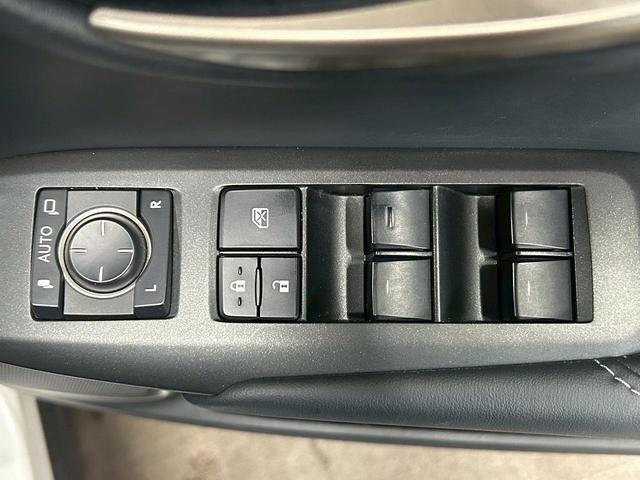 ＮＸ ＮＸ３００ｈ　バージョンＬ　（禁煙車）（黒本革シート）（純正ナビ）（レーダークルーズ）（シートヒーター＆エアコン）（ステアリングヒーター）（サイド＆バックカメラ）（シートメモリー）（ＥＴＣ）（フルセグ）（純正１８インチＡＷ）（34枚目）