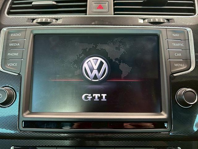 ゴルフＧＴＩ ベースグレード　（禁煙車）（６速ＭＴ）（純正ナビ）（バックカメラ）（レーダークルーズ）（衝突軽減ブレーキ）（クリアランスソナー）（レーンアシスト）（ＬＥＤヘッド）（フルフラット）（ＥＴＣ）（純正１８インチＡＷ）（5枚目）