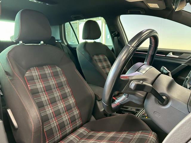 ゴルフＧＴＩ ベースグレード　（禁煙車）（６速ＭＴ）（純正ナビ）（バックカメラ）（レーダークルーズ）（衝突軽減ブレーキ）（クリアランスソナー）（レーンアシスト）（ＬＥＤヘッド）（フルフラット）（ＥＴＣ）（純正１８インチＡＷ）（12枚目）