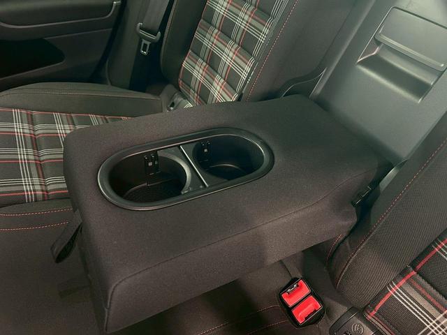 ゴルフＧＴＩ ベースグレード　（禁煙車）（６速ＭＴ）（純正ナビ）（バックカメラ）（レーダークルーズ）（衝突軽減ブレーキ）（クリアランスソナー）（レーンアシスト）（ＬＥＤヘッド）（フルフラット）（ＥＴＣ）（純正１８インチＡＷ）（31枚目）