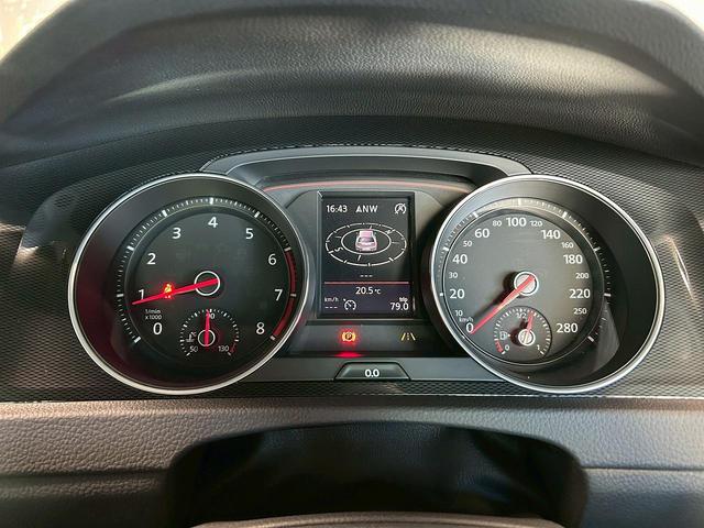 ゴルフＧＴＩ ベースグレード　（禁煙車）（６速ＭＴ）（純正ナビ）（バックカメラ）（レーダークルーズ）（衝突軽減ブレーキ）（クリアランスソナー）（レーンアシスト）（ＬＥＤヘッド）（フルフラット）（ＥＴＣ）（純正１８インチＡＷ）（32枚目）