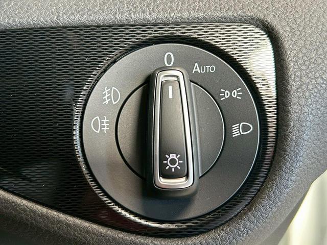ゴルフＧＴＩ ベースグレード　（禁煙車）（６速ＭＴ）（純正ナビ）（バックカメラ）（レーダークルーズ）（衝突軽減ブレーキ）（クリアランスソナー）（レーンアシスト）（ＬＥＤヘッド）（フルフラット）（ＥＴＣ）（純正１８インチＡＷ）（33枚目）